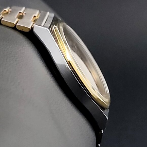 Vintage Timex Royal Oak Mechanical Men's Watch – Black Dial – Gold Bezel - Picture 5 of 8